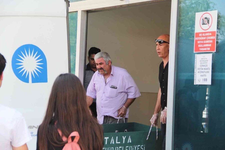 Arkadaşının Yardımına Koşan Genç Kız, Canından Oldu