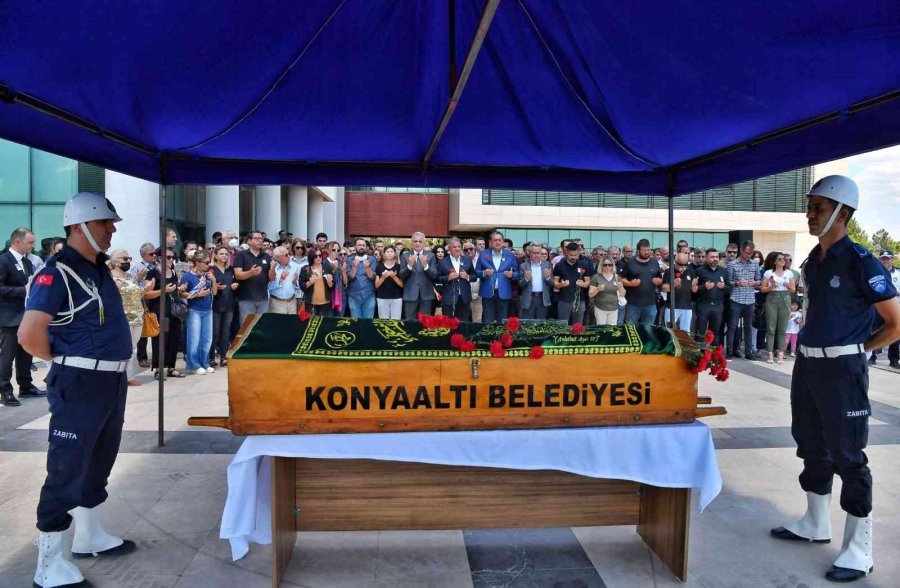 Konyaaltı Belediyesi Eski Başkan Yardımcısı Saygılı, Gözyaşları İçinde Son Yolculuğuna Uğurlandı