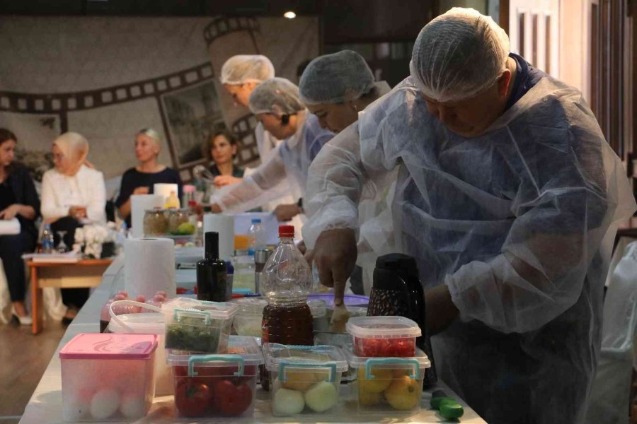 Antalya’da En İyi Piyazı Yapma Yarışması Renkli Görüntülere Sahne Oldu