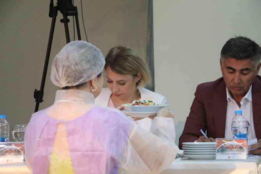 Antalya’da En İyi Piyazı Yapma Yarışması Renkli Görüntülere Sahne Oldu