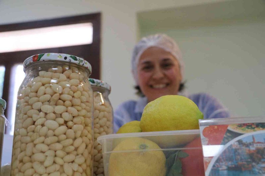 Antalya’da En İyi Piyazı Yapma Yarışması Renkli Görüntülere Sahne Oldu