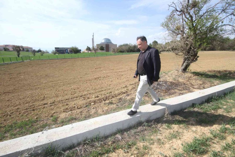 Tarlasından Tel Örgüleri Çalınan Tarla Sahibi Hırsızlara Teessüf Etti