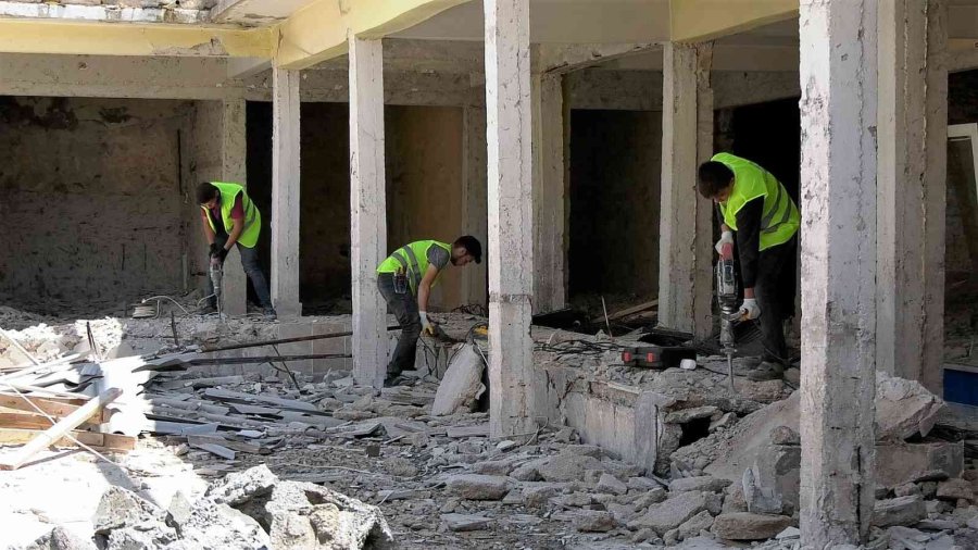 Elmalı Eski Hal Binası Kadın Emeği Üretim Atölyesi’ne Dönüşecek