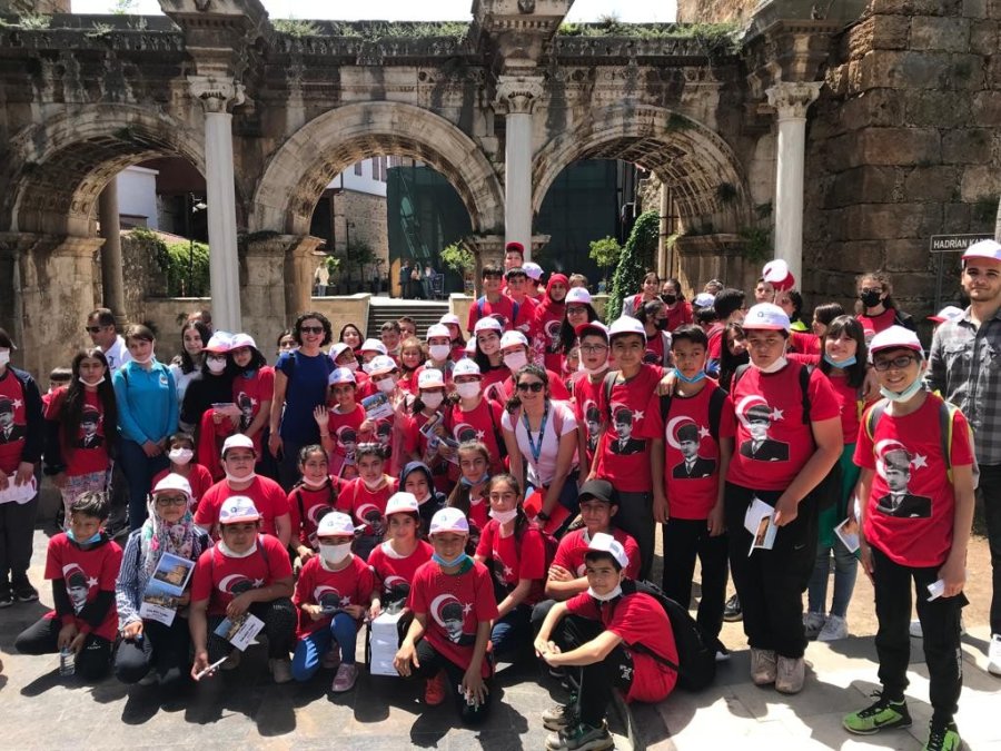 Büyükşehir, Öğrencilere Antalya’yı Gezdiriyor