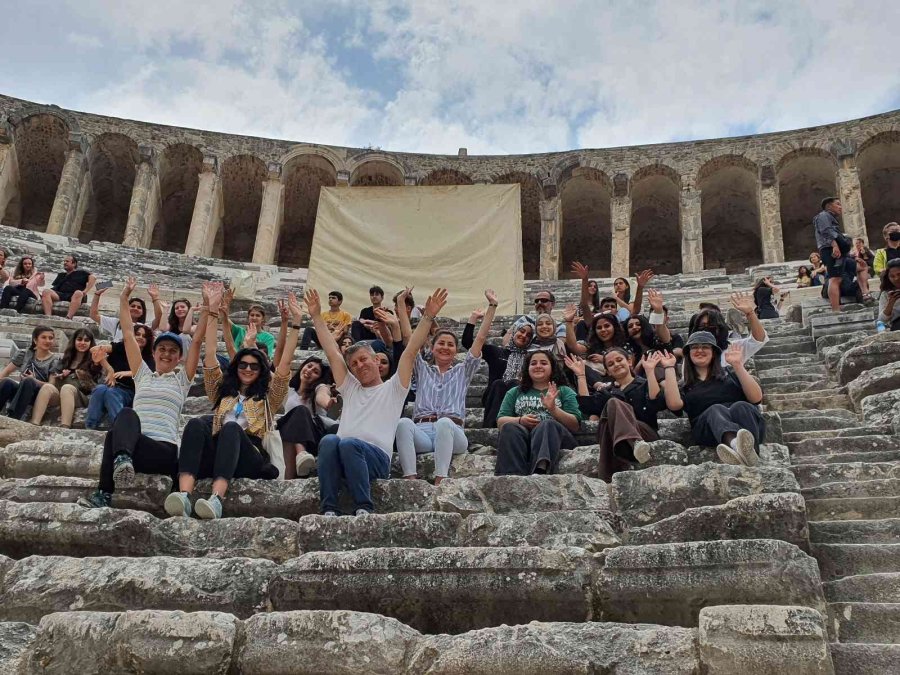 Büyükşehir, Öğrencilere Antalya’yı Gezdiriyor