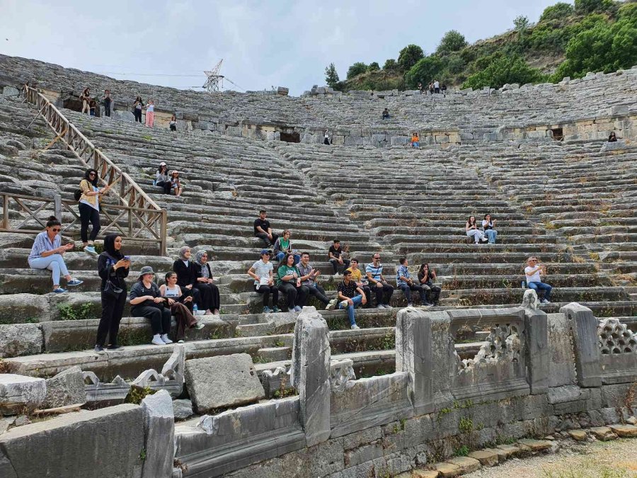 Büyükşehir, Öğrencilere Antalya’yı Gezdiriyor