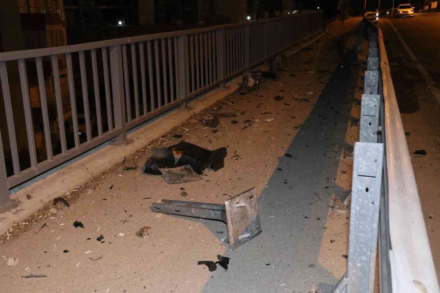 Önündeki Araçta Eşinin Kaza Yaptığını Görünce Kendisi De Kaza Yaptı: 2 Yaralı