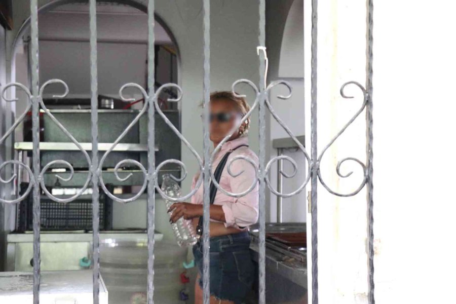 Elinde Bıçakla Girdiği Boş Oteli Yakmakla Tehdit Etti, Polisin Müdahalesiyle Etkisiz Hale Getirildi