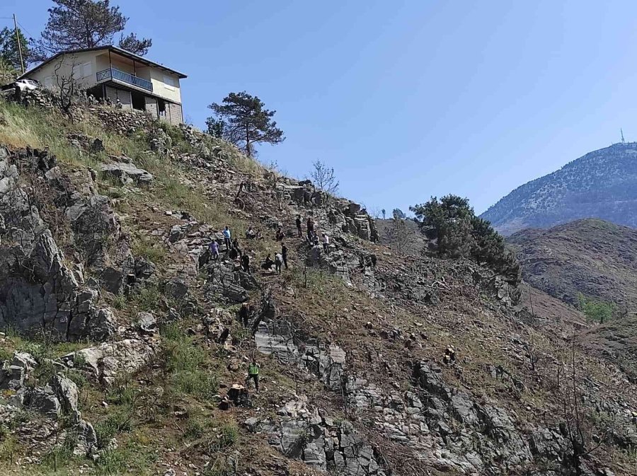 Manavgat’ta Traktör 300 Metrelik Uçuruma Yuvarlandı: 1 Ölü