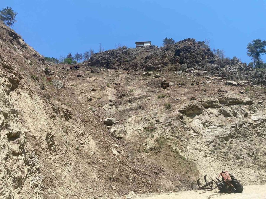 Manavgat’ta Traktör 300 Metrelik Uçuruma Yuvarlandı: 1 Ölü