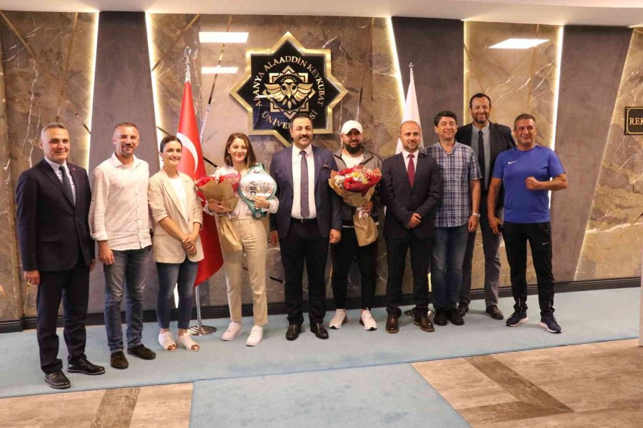 Türkiye’nin İlk Wbc Kadın Şampiyonu Çetin, Dünya Şampiyonu Serrona’ya Meydan Okudu
