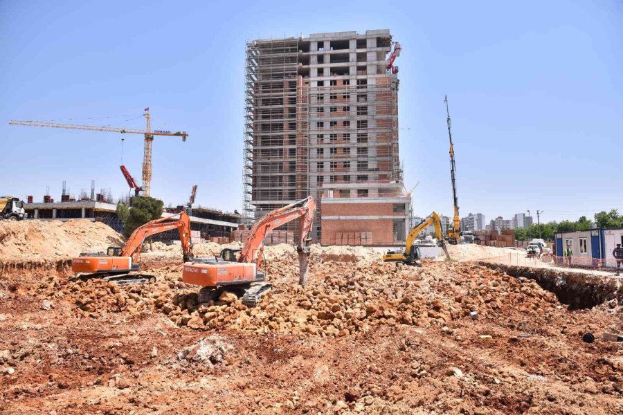 Başkan Tütüncü, Antalya’nın En Büyük Kütüphanesine İlk Kazmayı Vurdu