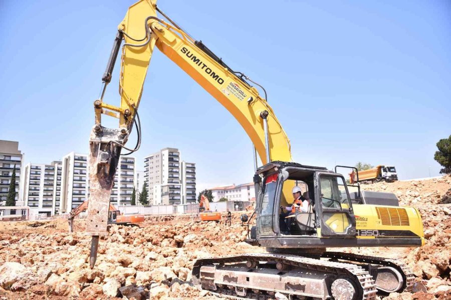 Başkan Tütüncü, Antalya’nın En Büyük Kütüphanesine İlk Kazmayı Vurdu