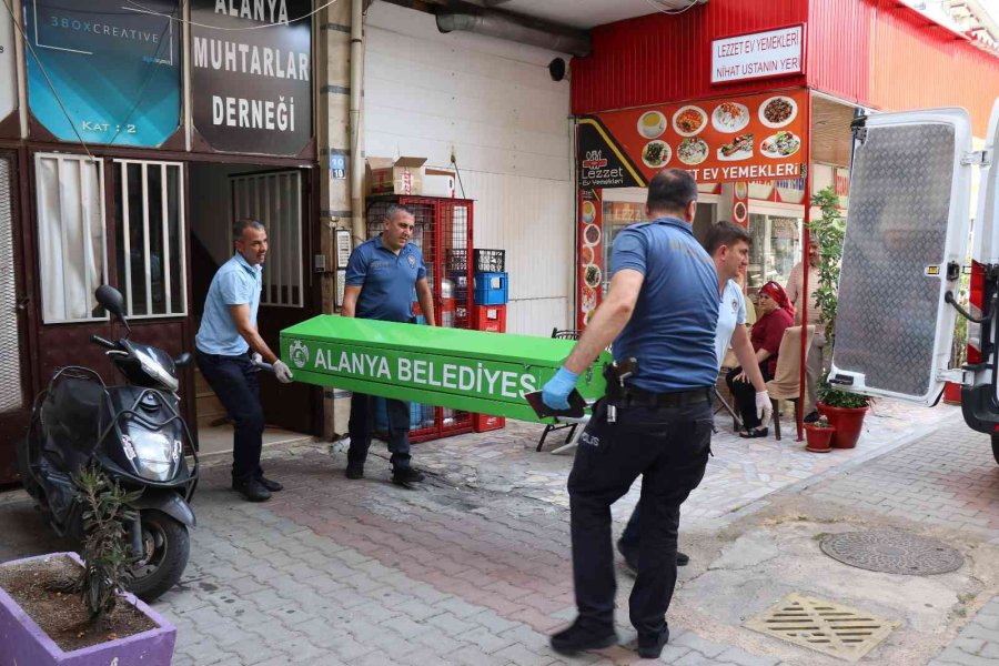 Psikolojik Sorunları Olduğu İleri Sürülen Adam Çatıda Ölü Bulundu