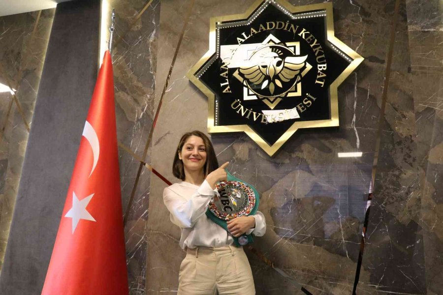 Türkiye’nin İlk Wbc Kadın Şampiyonu Çetin, Dünya Şampiyonu Serrona’ya Meydan Okudu