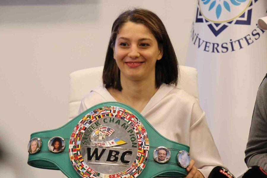 Türkiye’nin İlk Wbc Kadın Şampiyonu Çetin, Dünya Şampiyonu Serrona’ya Meydan Okudu