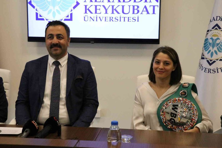 Türkiye’nin İlk Wbc Kadın Şampiyonu Çetin, Dünya Şampiyonu Serrona’ya Meydan Okudu