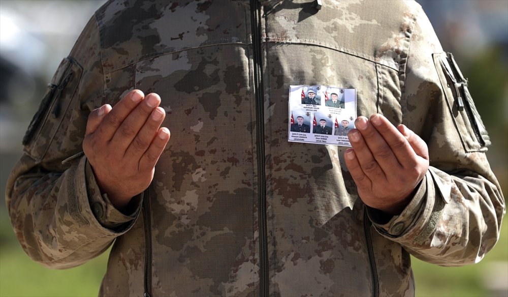 Türkiye Şehitlerini Yüreğine Gömüyor