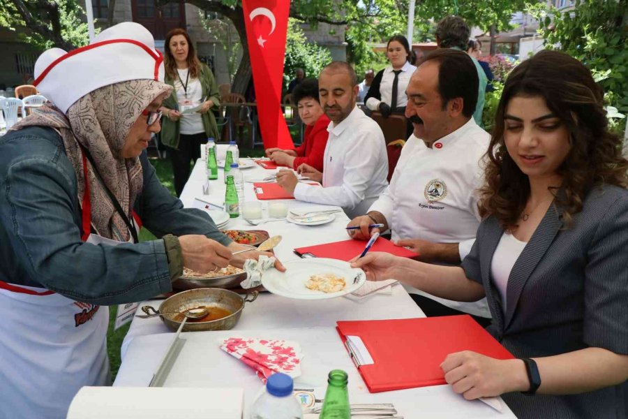 Türk Mutfağı Haftası’nda Yöresel Yemekleri Yarıştırdılar