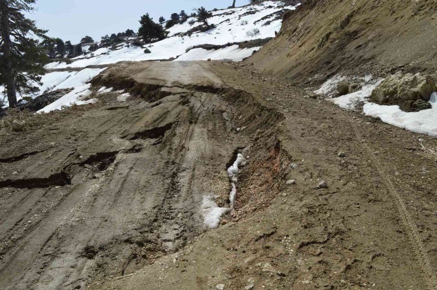 Korkuteli’de Yayla Yollarına Bakım