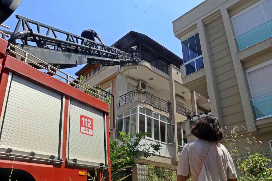 Antalya’da İkiz Kız Kardeşleri Önce Sevinç Sonra Korku Gözyaşına Boğan Kedi Kurtarma Operasyonu