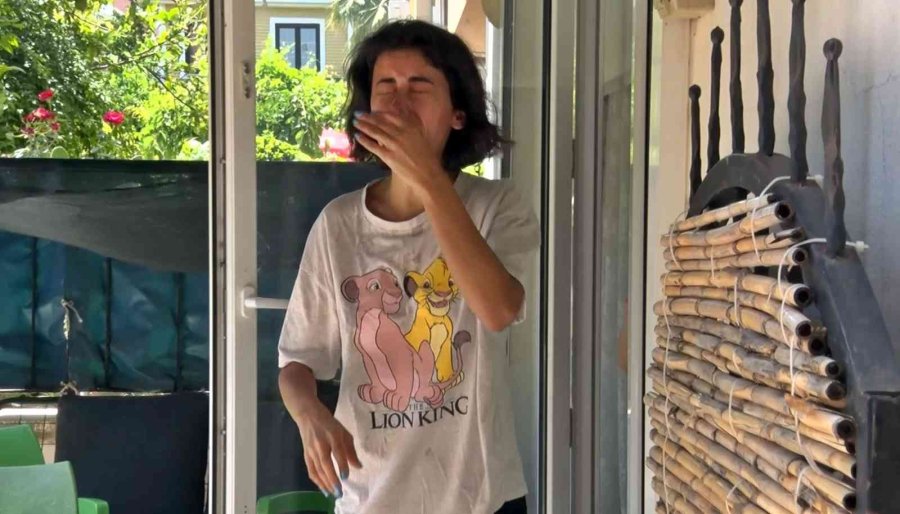 Antalya’da İkiz Kız Kardeşleri Önce Sevinç Sonra Korku Gözyaşına Boğan Kedi Kurtarma Operasyonu