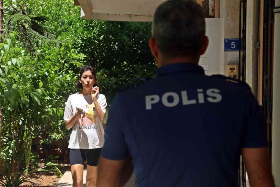 Antalya’da İkiz Kız Kardeşleri Önce Sevinç Sonra Korku Gözyaşına Boğan Kedi Kurtarma Operasyonu