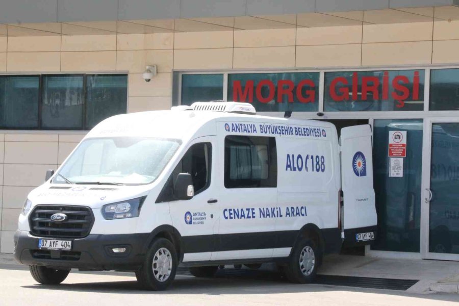 Parkta Çıkan Tartışmada Bıçaklanan 2 Çocuk Babası Adam Hayatını Kaybetti