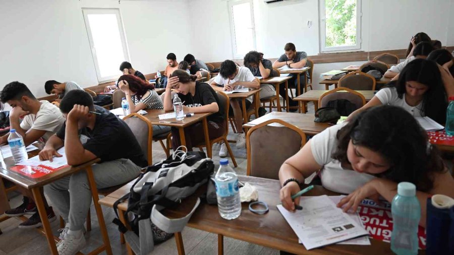 Kemer Belediyesi Eğitim Kursundaki Öğrenciler Seri Deneme Sınavı Sürecine Girdi