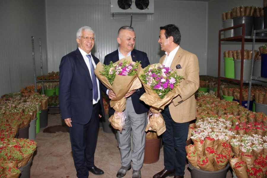 Vali Yazıcı Çiçekçilerle Bir Araya Geldi