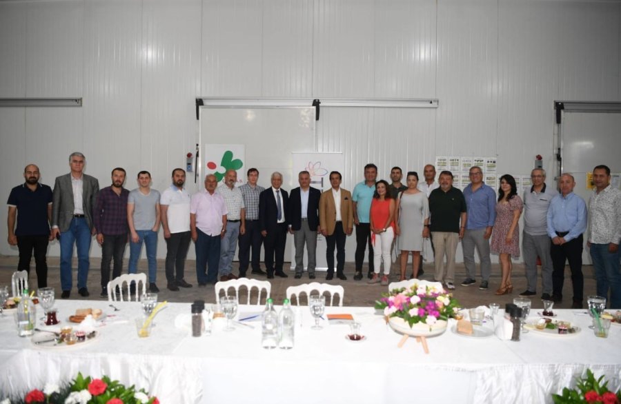 Vali Yazıcı Çiçekçilerle Bir Araya Geldi