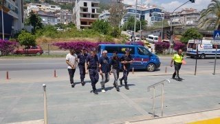Alanya’da Yakalanan 36 Kaçak Göçmen İl Göç İdaresi Müdürlüğüne Gönderildi