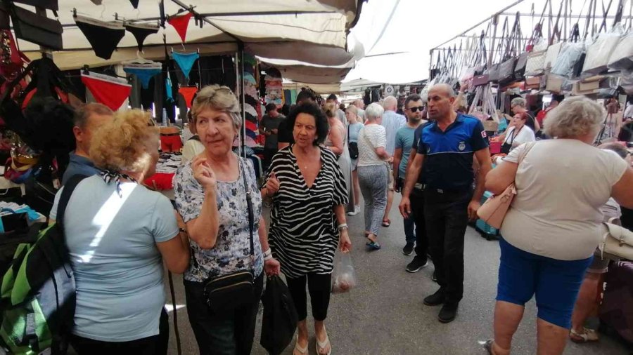 İsveçli Kadın Turist, Alışveriş İçin Geldiği Pazarda Çantasından Oldu