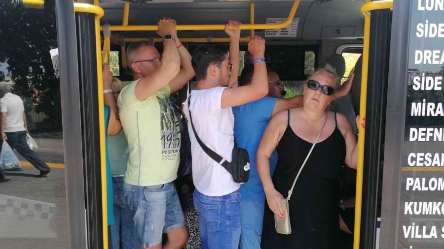 Ağzına Kadar Turist Dolu Minibüs Polise Yakalandı, Araç 15 Gün Trafikten Men Edildi