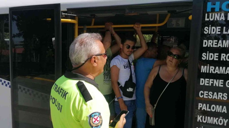 Ağzına Kadar Turist Dolu Minibüs Polise Yakalandı, Araç 15 Gün Trafikten Men Edildi