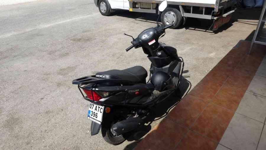 Çocuğa Çarpmamak İçin Motosikletini Devirdi: 1 Yaralı