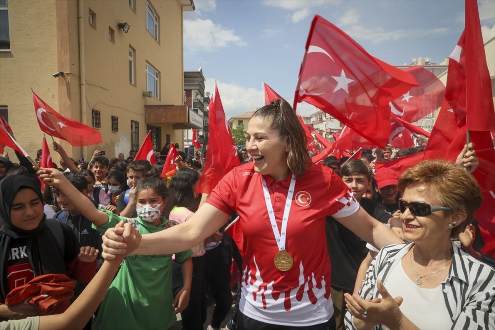 Şampiyona Coşkulu Karşılama