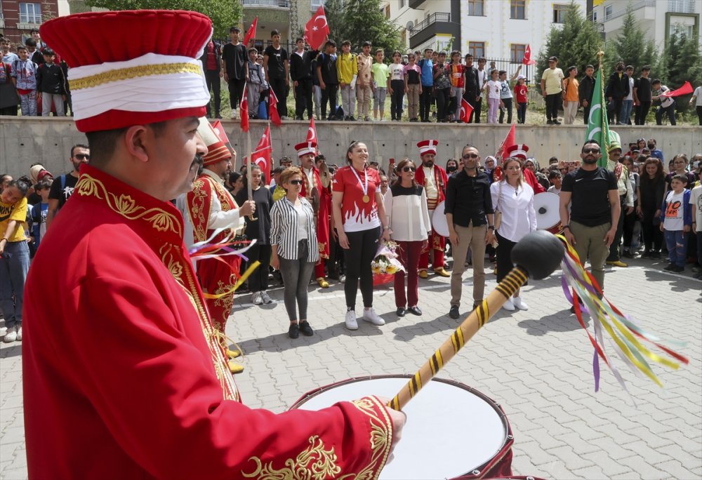 Şampiyona Coşkulu Karşılama