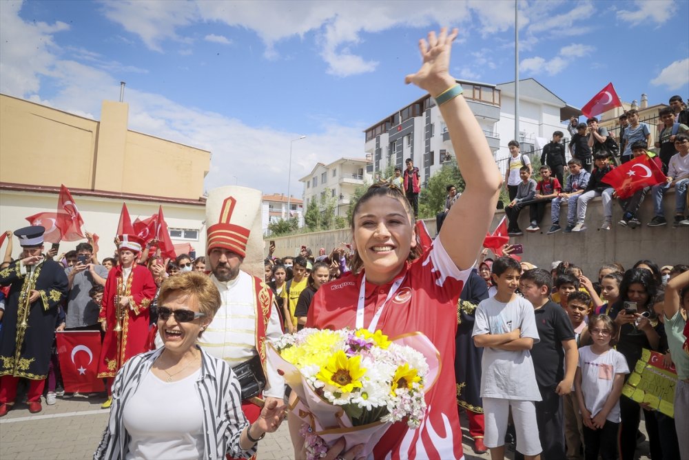 Şampiyona Coşkulu Karşılama