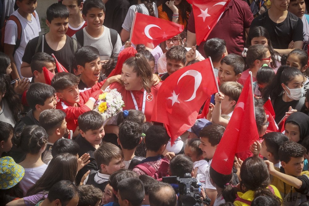 Şampiyona Coşkulu Karşılama