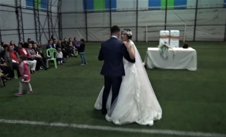 Kır Düğünü Hayali Kuran Çifte Halı Saha Şoku