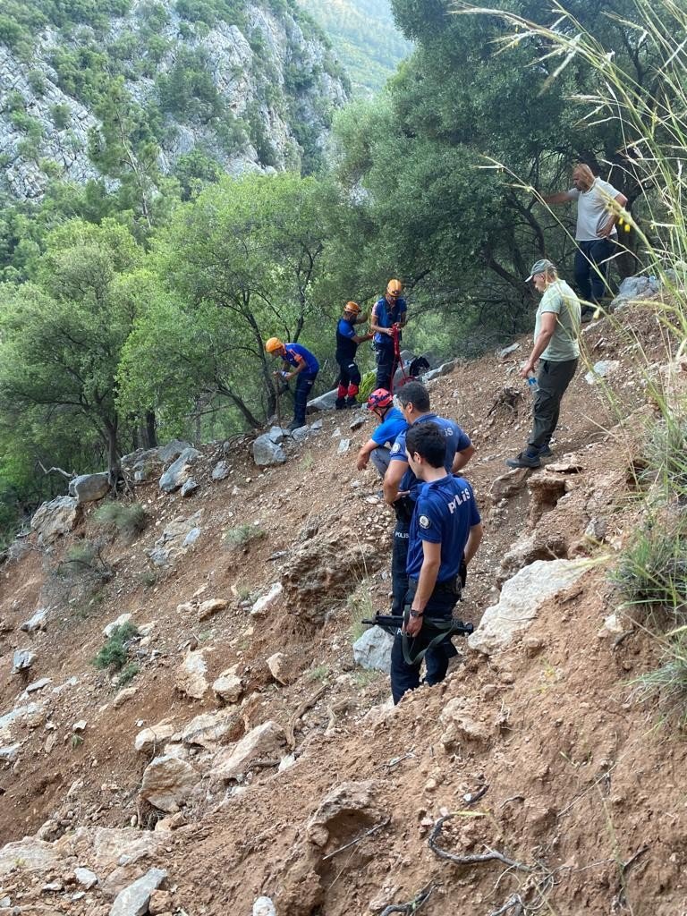 Yürüyüşe Çıktıkları Ormanlık Alanda Yönlerini Kaybedip Dağlık Alanda Mahsur Kaldılar