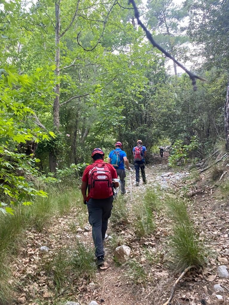 Yürüyüşe Çıktıkları Ormanlık Alanda Yönlerini Kaybedip Dağlık Alanda Mahsur Kaldılar
