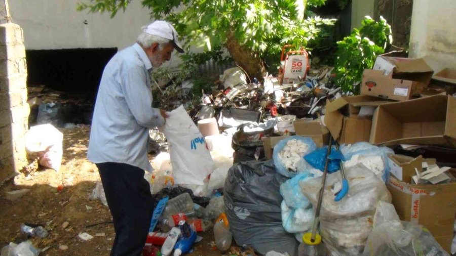 Çöpten Hurda Toplayarak Geçimini Sağlayan Yaşlı Adamın 3 Tekerlekli Motosikletini Çaldılar