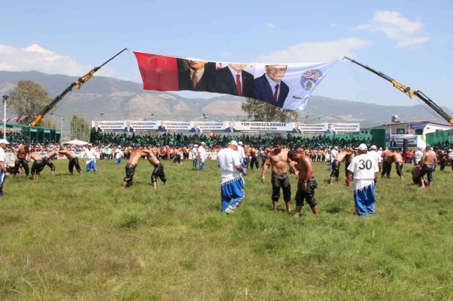 Kaş Belediyesi 1.yağlı Güreşleri’nde Başpehlivan İsmail Balaban Oldu