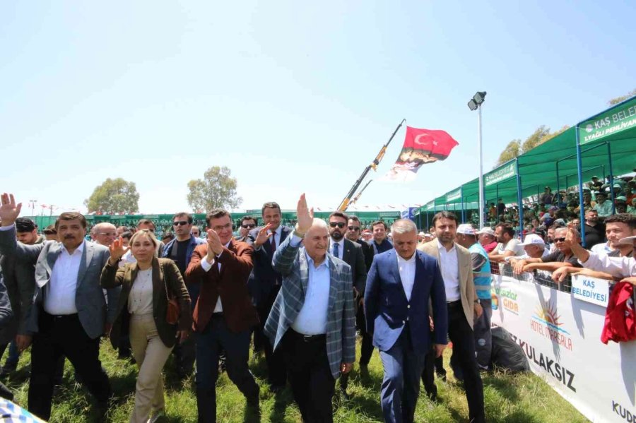 Kaş Belediyesi 1.yağlı Güreşleri’nde Başpehlivan İsmail Balaban Oldu