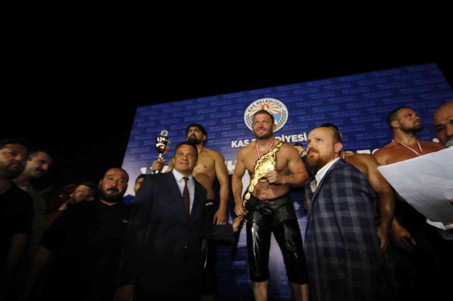 Kaş Belediyesi 1.yağlı Güreşleri’nde Başpehlivan İsmail Balaban Oldu