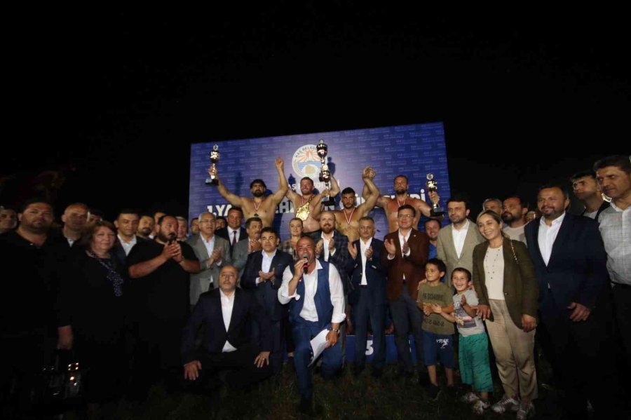 Kaş Belediyesi 1.yağlı Güreşleri’nde Başpehlivan İsmail Balaban Oldu