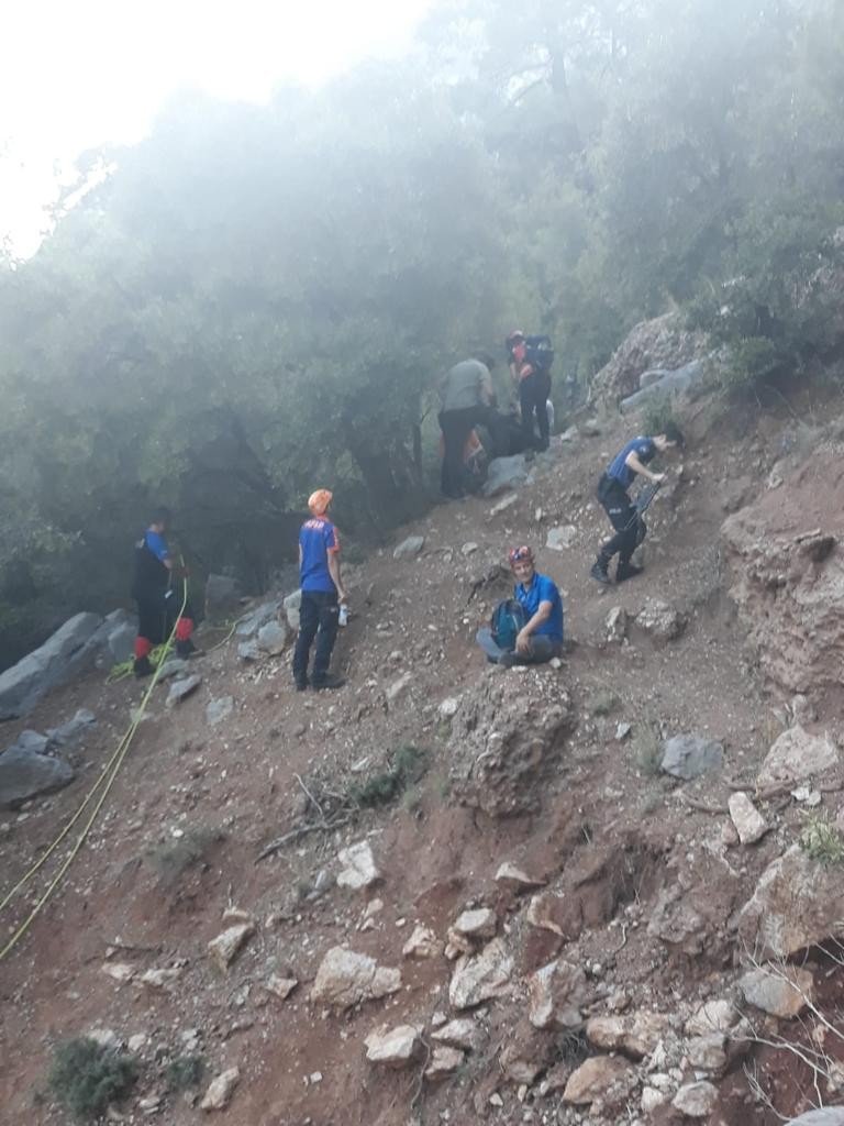 Yürüyüşe Çıktıkları Ormanlık Alanda Yönlerini Kaybedip Dağlık Alanda Mahsur Kaldılar