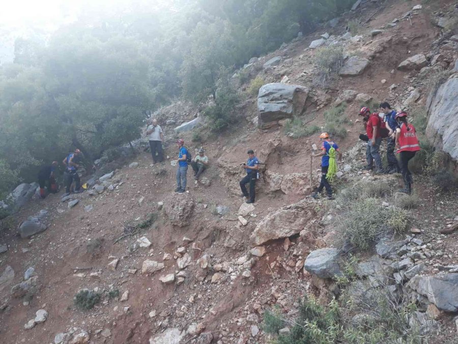 Yürüyüşe Çıktıkları Ormanlık Alanda Yönlerini Kaybedip Dağlık Alanda Mahsur Kaldılar